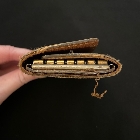 Louis Vuitton 6 Key Holder - Picture 5 of 12